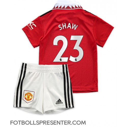 Manchester United Luke Shaw #23 Hemmatröja Barn 2022-23 Kortärmad (+ korta byxor)